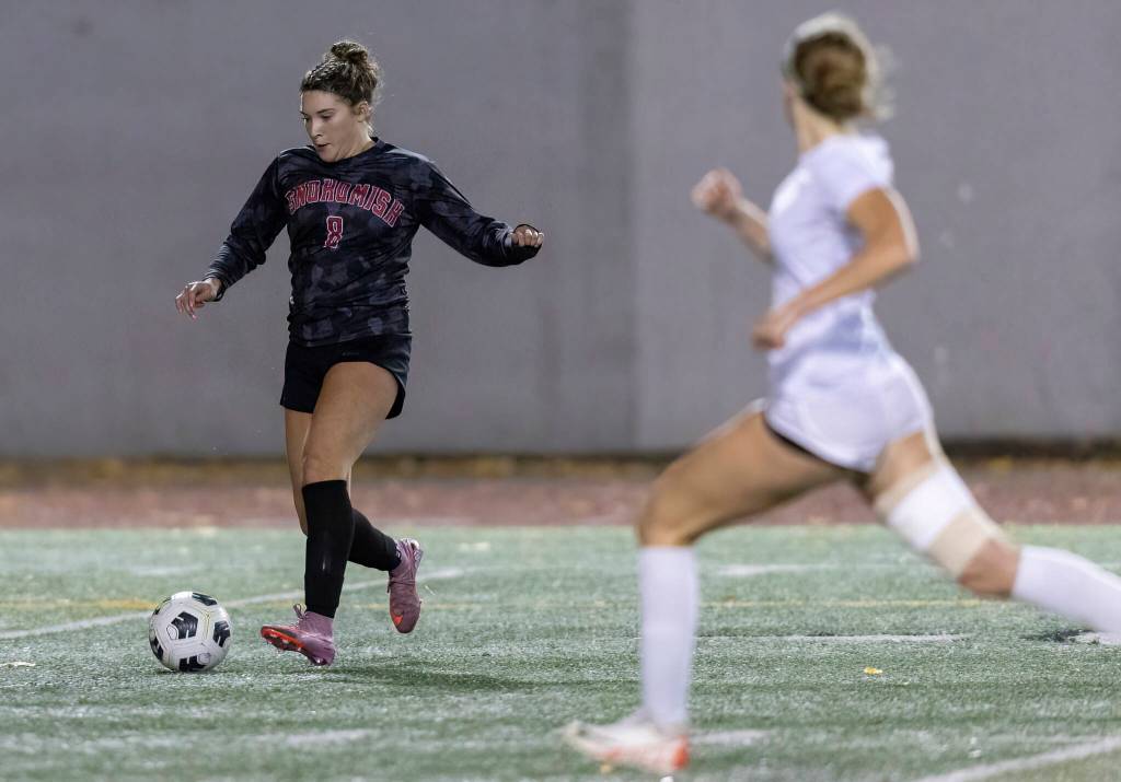 Snohomishs Danica Avalos lines up to take a shot during the game against Stanwood on Oct. 27, 2025 in Snohomish, Washington. (Olivia Vanni / The Herald)