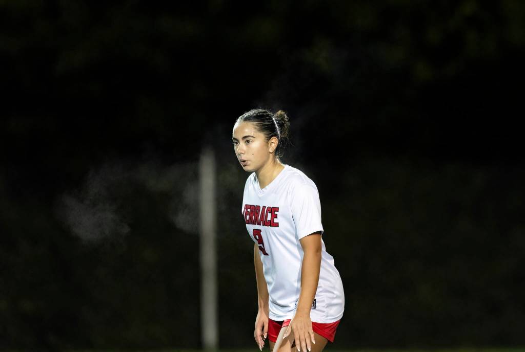 Mountlake Terraces Mia Rheinheimer takes a breath before taking a free kick during the 3A district game against Shorewood on Oct. 30, 2025 in Shoreline, Washington. (Olivia Vanni / The Herald)