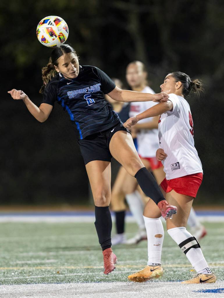 Shorewoods McKenna Anderson heads the ball during the 3A district game against Mountlake Terrace on Oct. 30, 2025 in Shoreline, Washington. (Olivia Vanni / The Herald)