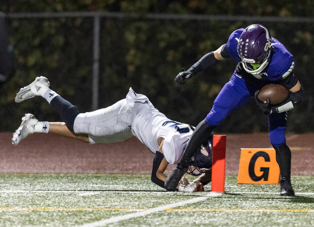 Lake Stevens Max Cook runs into the end zone after stepping out of bounds just short of the goal line during the game against Arlington on Oct. 31, 2025 in Lake Stevens, Washington. (Olivia Vanni / The Herald)