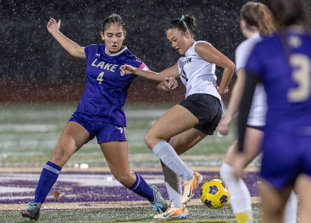 Jacksons Mailynn Jeffries dribbles the ball while Lake Stevens Amira Yaser defends during the 4A girls district game on Nov. 5, 2025 in Lake Stevens, Washington. (Olivia Vanni / The Herald)