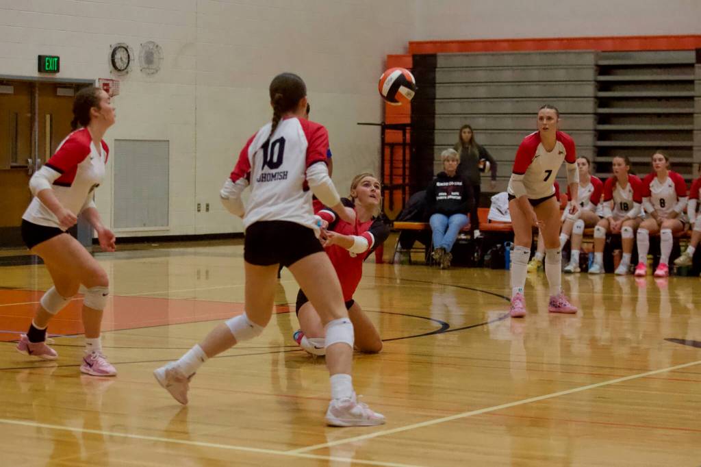 Snohomish senior Sawyer Mahler (center in red) drops for a dig during the Panthers 3-1 loss to Monroe in the District 1 3A quarterfinals at Monroe High School on Nov. 11, 2025. (Joe Pohoryles / The Herald)