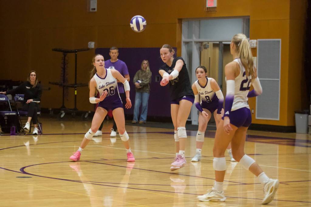 Lake Stevens sophomore Audrey Iseminger bumps the ball during the Vikings 3-0 win against Mount Si in the District 1/2 4A semifinals at Lake Stevens High School on Nov. 13, 2025. (Joe Pohoryles / The Herald)
