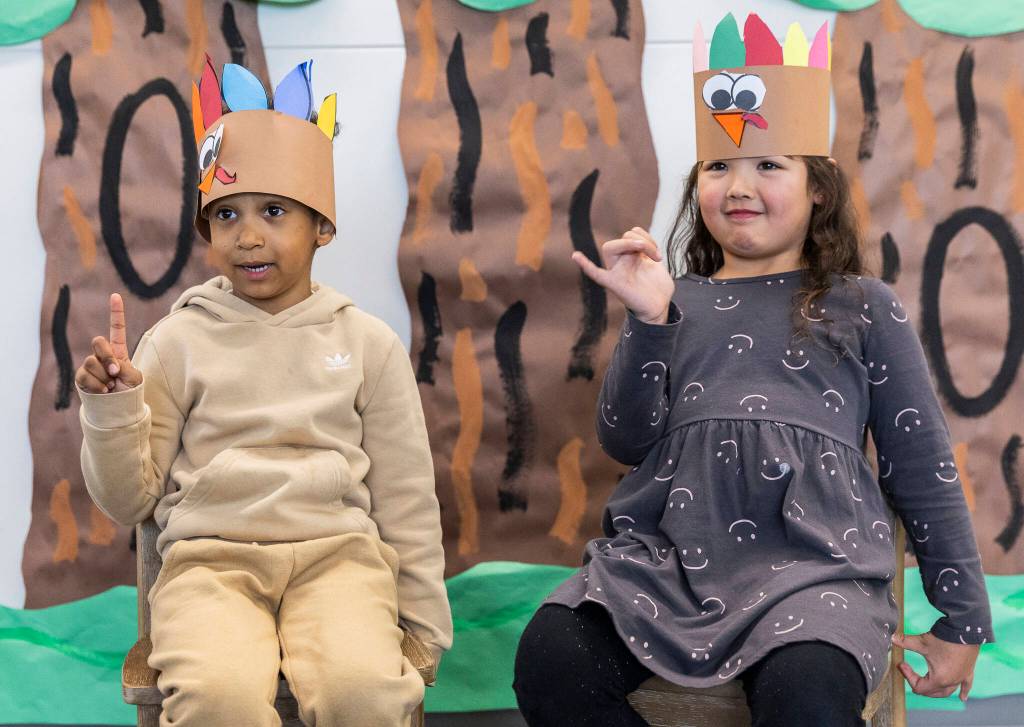 Stevens Creek kindergarteners Mason Freeman, 5, and Halle Reintegrado, 5, talk about what they think the grossest Thanksgiving foods are on Nov. 20, 2025 in Lake Stevens, Washington. (Olivia Vanni / The Herald)