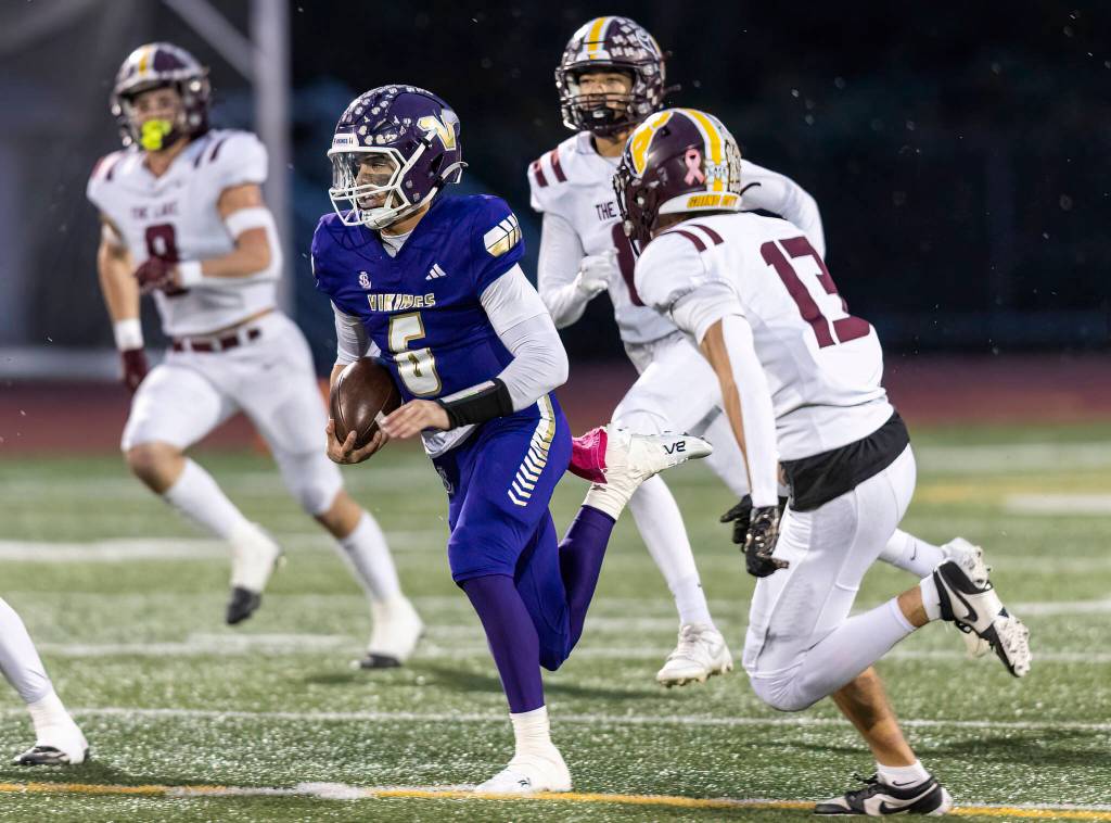 Lake Stevens Blake Moser runs the ball during the 4A state football quarterfinal game against Moses Lake on Nov. 22, 2025 in Lake Stevens, Washington. (Olivia Vanni / The Herald)