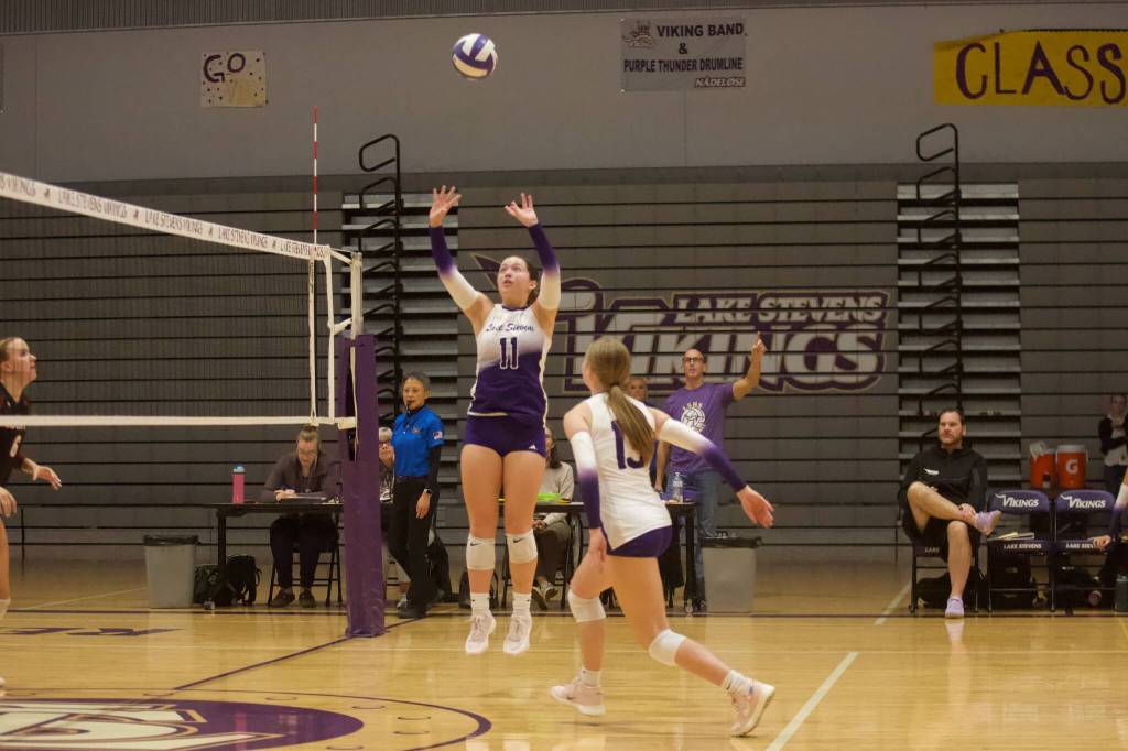 Lake Stevens senior Olivia Gonzales sets the ball for senior Taylor Bayley during the Vikings 3-0 win against Mount Si in the District 1/2 4A semifinals at Lake Stevens High School on Nov. 13, 2025. (Joe Pohoryles / The Herald)
