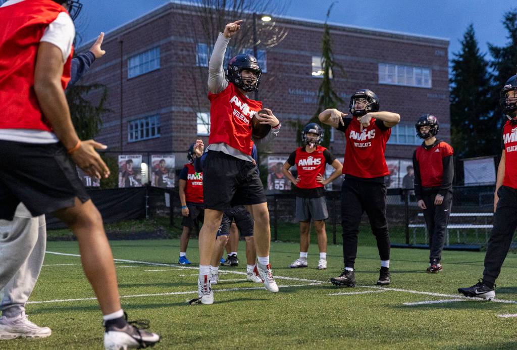 Archbishop Murphy players cheers after a race during practice on Nov. 24, 2025 in Everett, Washington. (Olivia Vanni / The Herald)