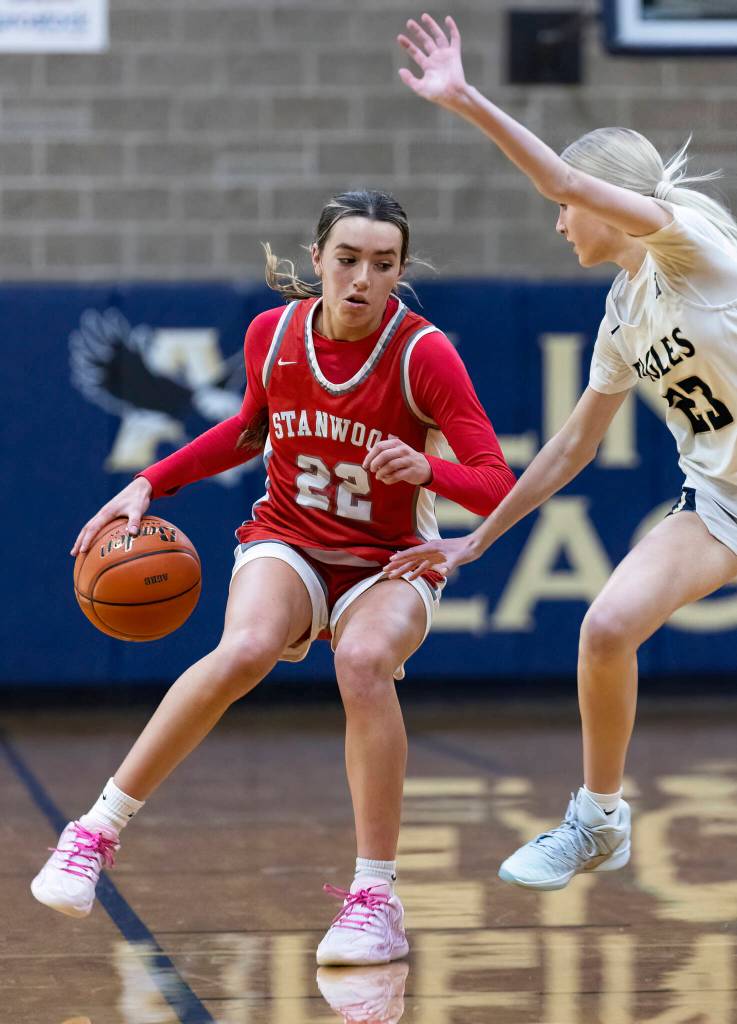 Stanwoods Georgia Lenz dribbles around Arlingtons Kinsley Schmidt during the game on Dec. 3, 2025 in Arlington, Washington. (Olivia Vanni / The Herald)