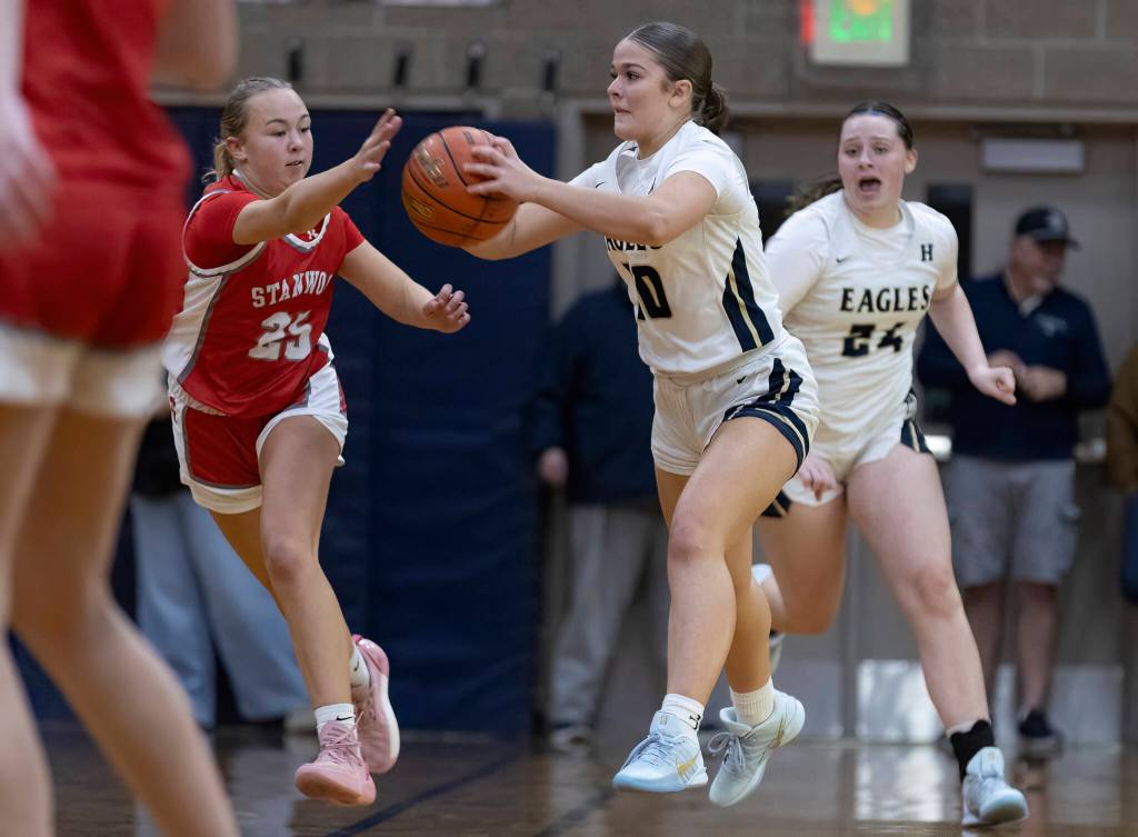 Arlingtons Finley Walker jumps while passing the ball during the game against Stanwood on Dec. 3, 2025 in Arlington, Washington. (Olivia Vanni / The Herald)