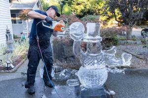Kitburi works on some final touches of his ice sculpture on Sept. 17, 2025 in Marysville, Washington. (Olivia Vanni / The Herald)