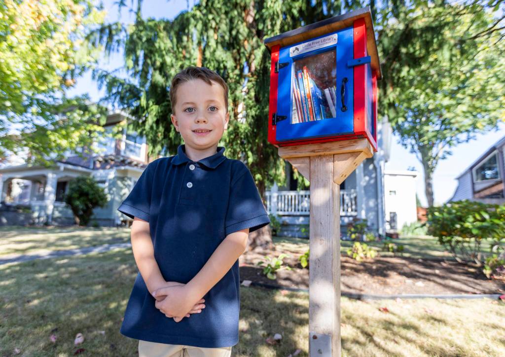 Theo, 5, stands next to Papa and Theos Library on Sept. 16, 2025 in Everett. (Olivia Vanni / The Herald)
