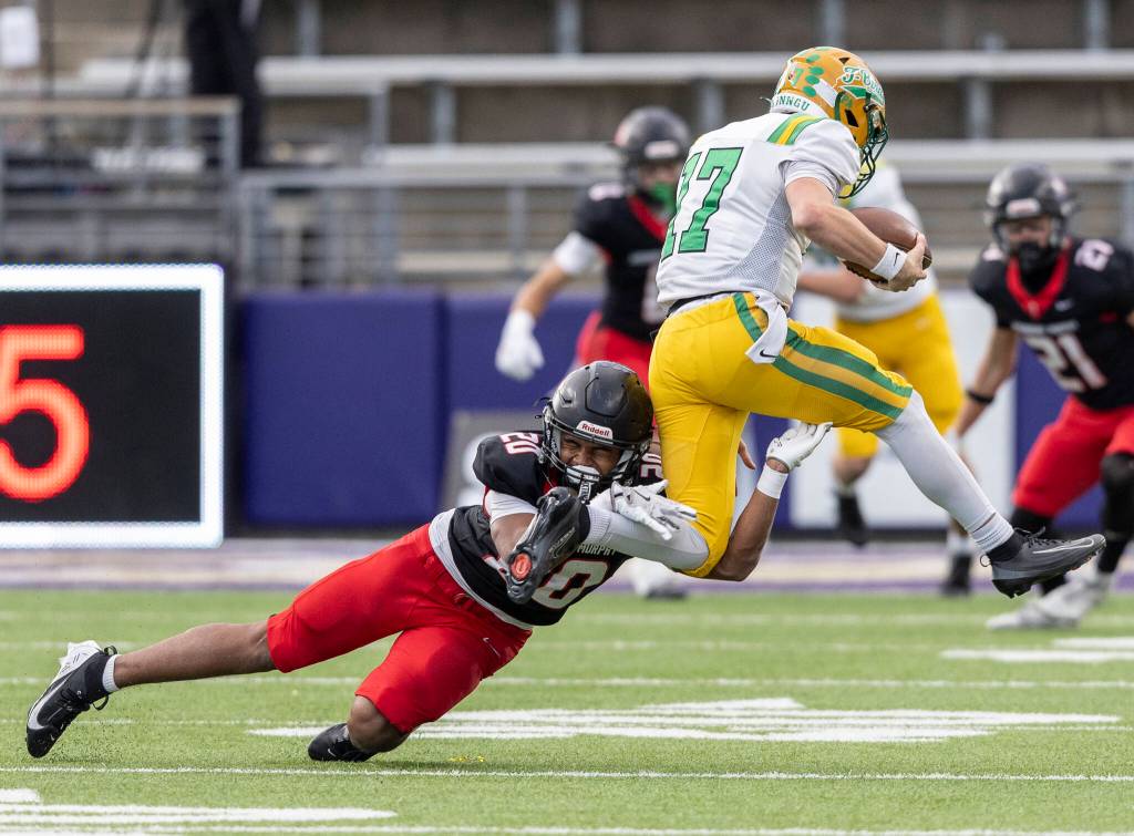 Archbishop Murphys Isaiah Smith tackles Tumwaters Jaxon Budd during the 2A state championship game at Husky Stadium on Saturday, Dec. 6, 2025 in Seattle, Washington. (Olivia Vanni / The Herald)