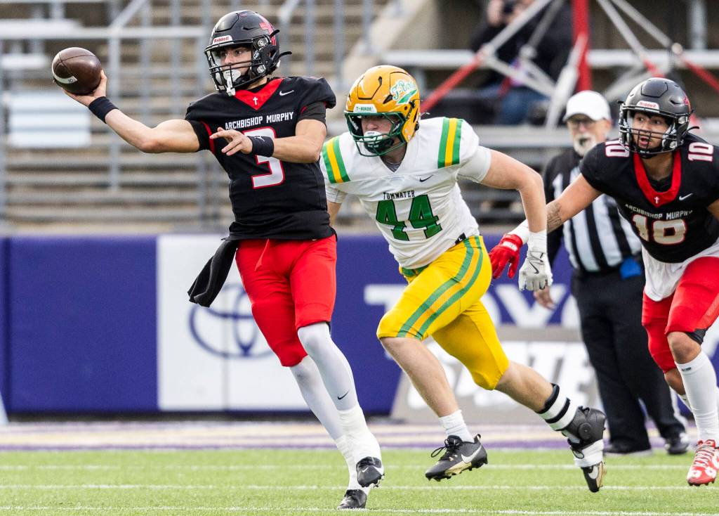 Archbishop Murphys Evan Ruiz throws the ball during the 2A state championship game against Tumwater at Husky Stadium on Saturday, Dec. 6, 2025 in Seattle, Washington. (Olivia Vanni / The Herald)