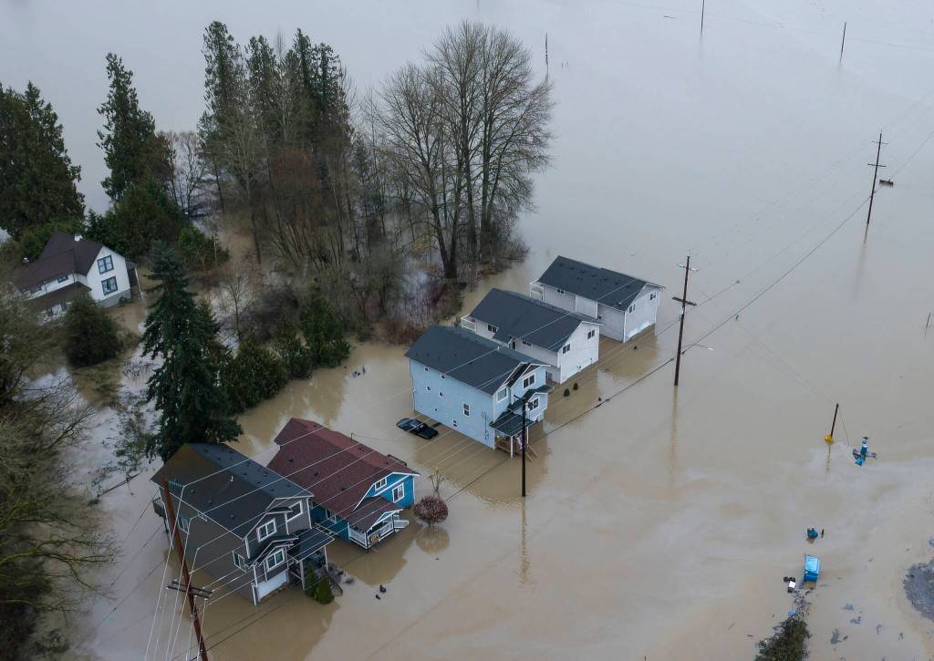 Floodwater from the Snohomish River surrounds multiple homes along Lincoln Avenue on Thursday, Dec. 11, 2025 in Snohomish, Washington. (Olivia Vanni / The Herald)