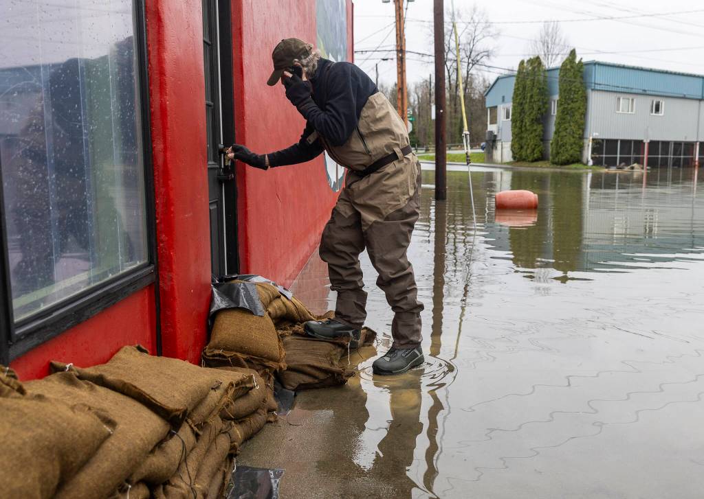 Bob Hammond, an employee at Red Pepper Pizzeria & Pasta, locks up after checking on the extent of flood damage inside on Thursday, Dec. 11, 2025 in Sultan, Washington. (Olivia Vanni / The Herald)