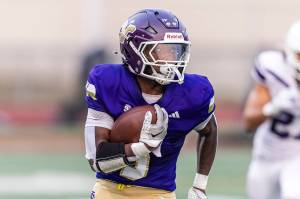 Lake Stevens’ Jayvian Ferrell-Gilkey runs the ball down the field to the end zone for a touchdown during the game against Sumner on Friday, Sept. 5, 2025 in Lake Stevens, Washington. (Olivia Vanni / The Herald)