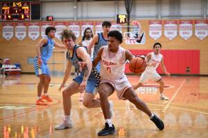 Everett freshman Noah Parker drives past Spokane sophomore Eloy Chaparro during the Trojans' 93-92 overtime loss to the Sasquatch at Walt Price Student Fitness Center on Jan. 3, 2026. (Daniel Acosta / Everett CC)