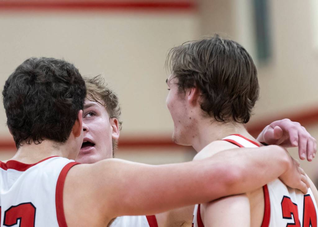 Snohomishs Hudson Smith looks up at the scoreboard during the game against Meadowdale on Monday, Jan. 5, 2026 in Snohomish, Washington. (Olivia Vanni / The Herald)