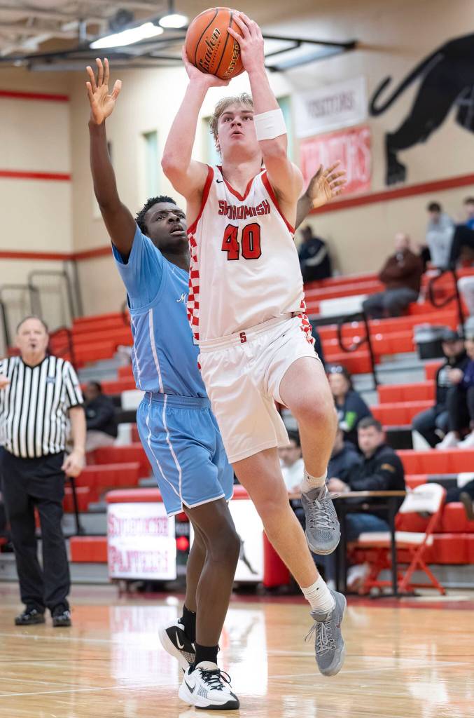 Snohomishs Hudson Smith makes a layup during the game against Meadowdale on Monday, Jan. 5, 2026 in Snohomish, Washington. (Olivia Vanni / The Herald)