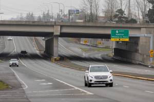 Traffic moves southbound on Highway 99 underneath Highway 525 on Tuesday, Jan. 13, 2026 in Lynnwood, Washington. (Olivia Vanni / The Herald)