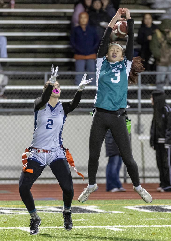Jacksons Khailiyah Mackey jumps to try and make an interception during the game against Squalicum on Wednesday, Jan. 7, 2026 in Everett, Washington. (Olivia Vanni / The Herald)