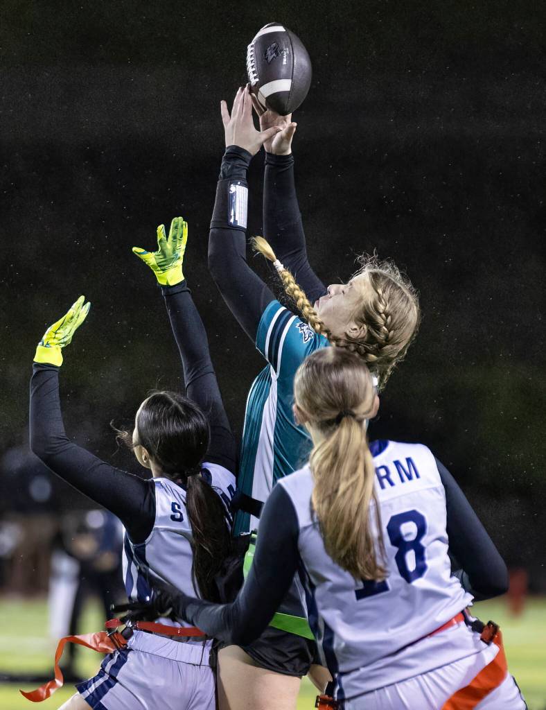Jacksons Clara Morgan jumps up to try and catch a pass during the game against Squalicum on Wednesday, Jan. 7, 2026 in Everett, Washington. (Olivia Vanni / The Herald)