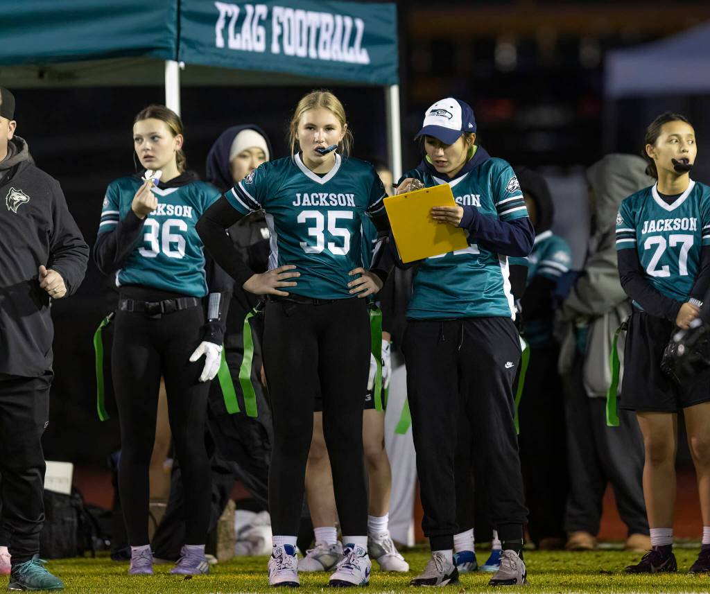 Jackson players watch from the sidelines during the game against Squalicum on Wednesday, Jan. 7, 2026 in Everett, Washington. (Olivia Vanni / The Herald)