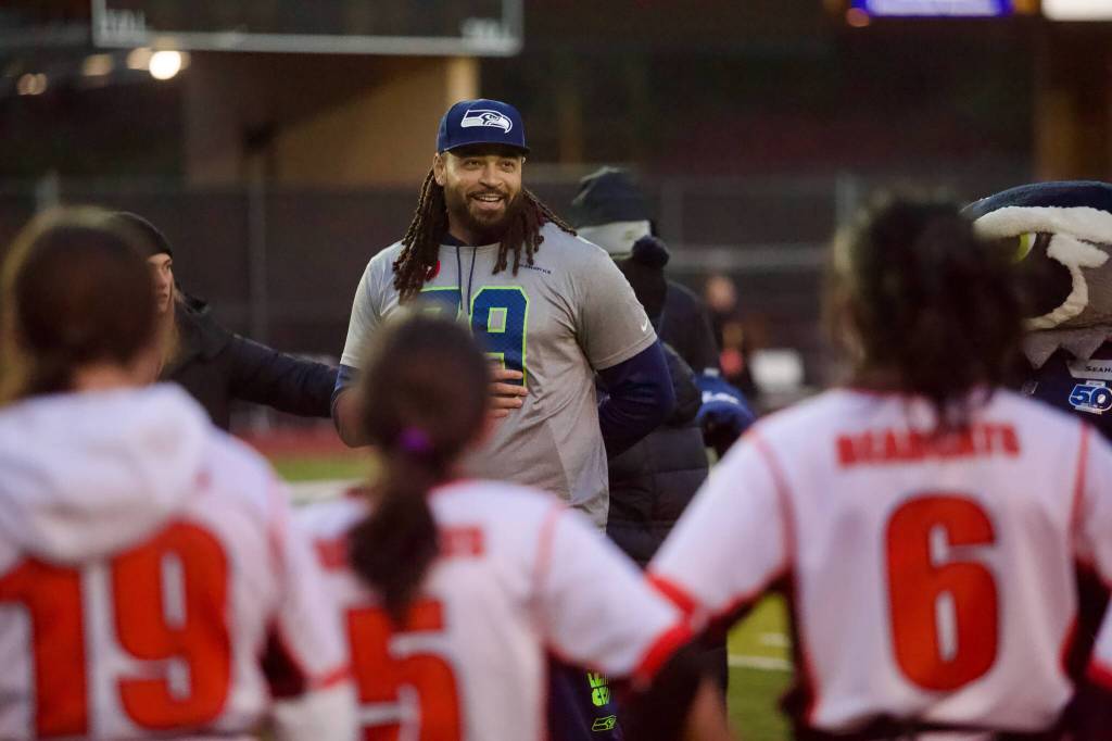 Former Seattle Seahawks offensive lineman Garry Gilliam speaks to the Monroe girls flag football team at Everett Memorial Stadium on Jan. 7, 2026. (Joe Pohoryles / The Herald)