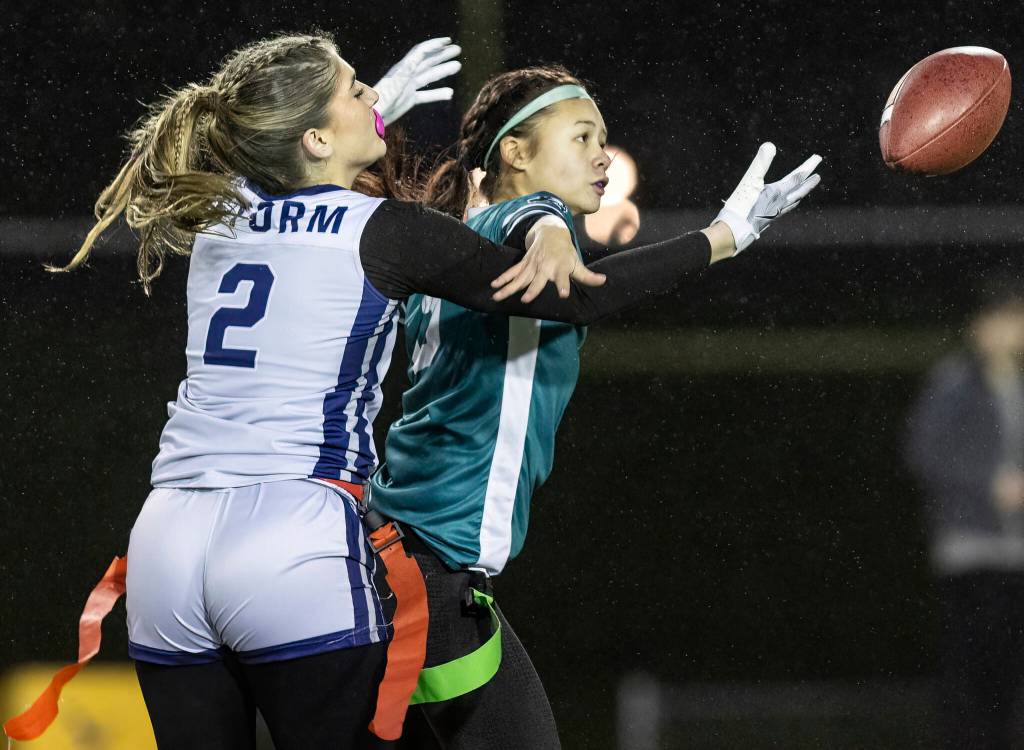 Jacksons Khailiyah Mackey blocks a pass during the game against Squalicum on Wednesday, Jan. 7, 2026 in Everett, Washington. (Olivia Vanni / The Herald)
