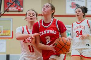 Stanwood's Ellalee Wortham tries to get around Snohomish’s Lizzie Allyn to make a shot during the game on Thursday, Jan. 9, 2025 in Snohomish, Washington. (Olivia Vanni / The Herald)