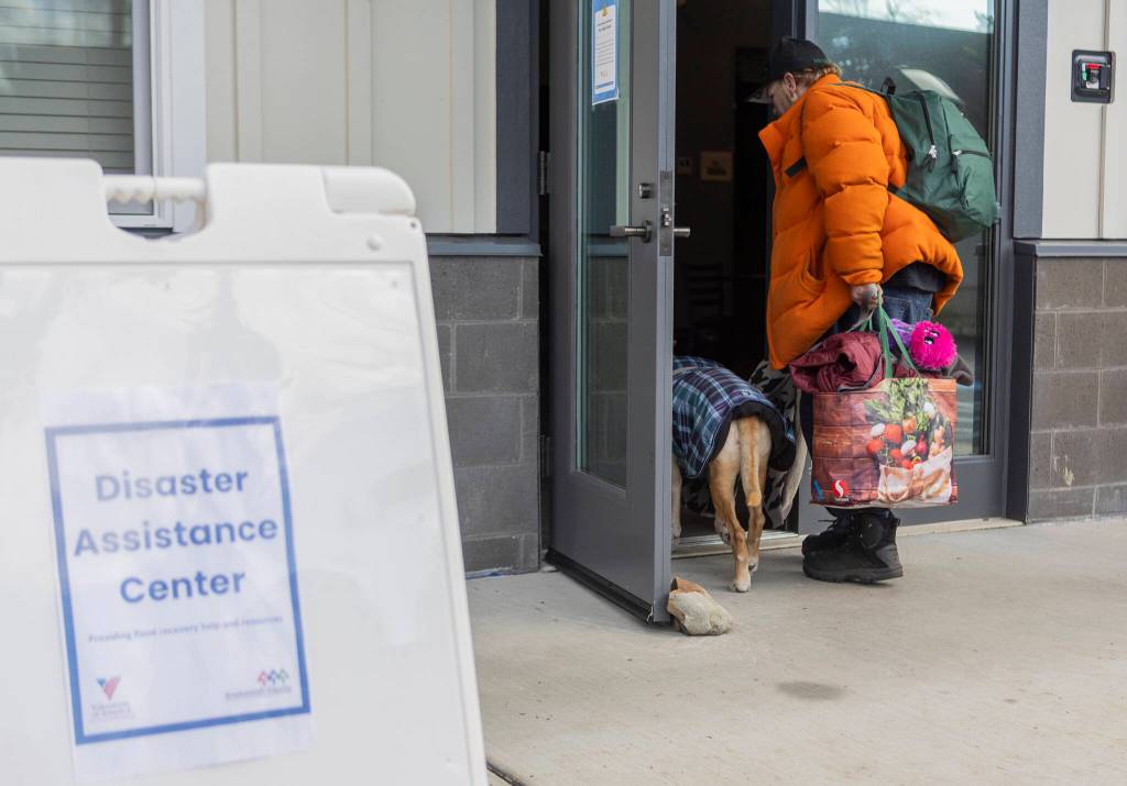 Bill Green walks into the Disaster Assistance Center with his dog Malaki on Wednesday, Jan. 14, 2026 in Sultan, Washington. (Olivia Vanni / The Herald)