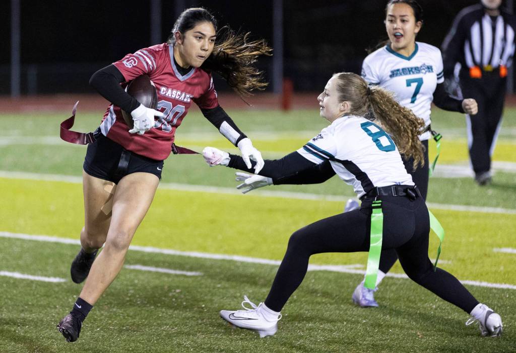 Cascades Zuly Martinez runs the ball against Jackson during the game on Wednesday, Jan. 14, 2026 in Everett, Washington. (Olivia Vanni / The Herald)