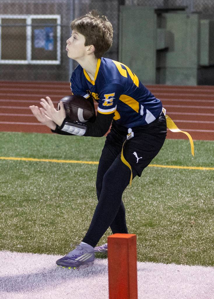 Everetts Mila Kosovich catches the ball in the end zone for a touchdown against Monroe during the game on Wednesday, Jan. 14, 2026 in Everett, Washington. (Olivia Vanni / The Herald)