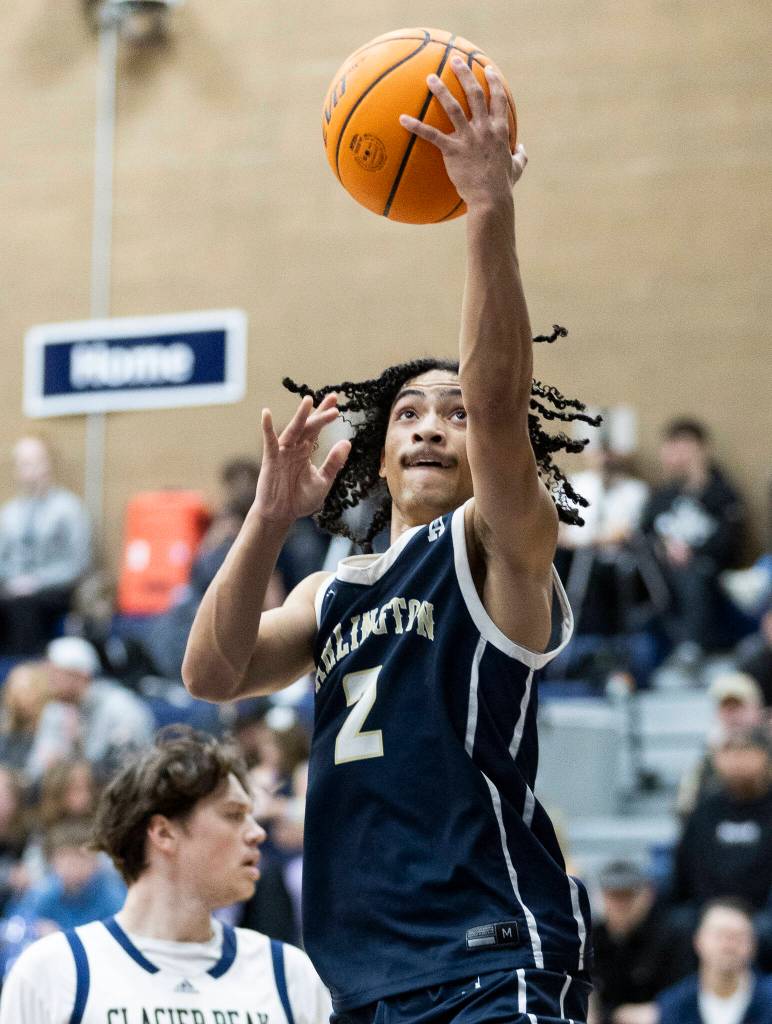 Arlingtons Mac Crews makes a layup during the game against Glacier Peak on Friday, Jan. 16, 2026 in Snohomish, Washington. (Olivia Vanni / The Herald)