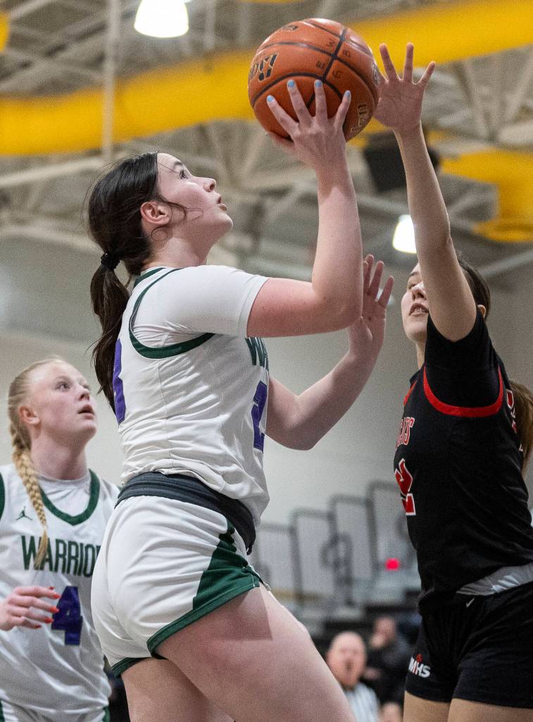 Edmonds-Woodways Sloane Franks makes a layup during the game against Archbishop Murphy on Tuesday, Jan. 20, 2026 in Edmonds, Washington. (Olivia Vanni / The Herald)
