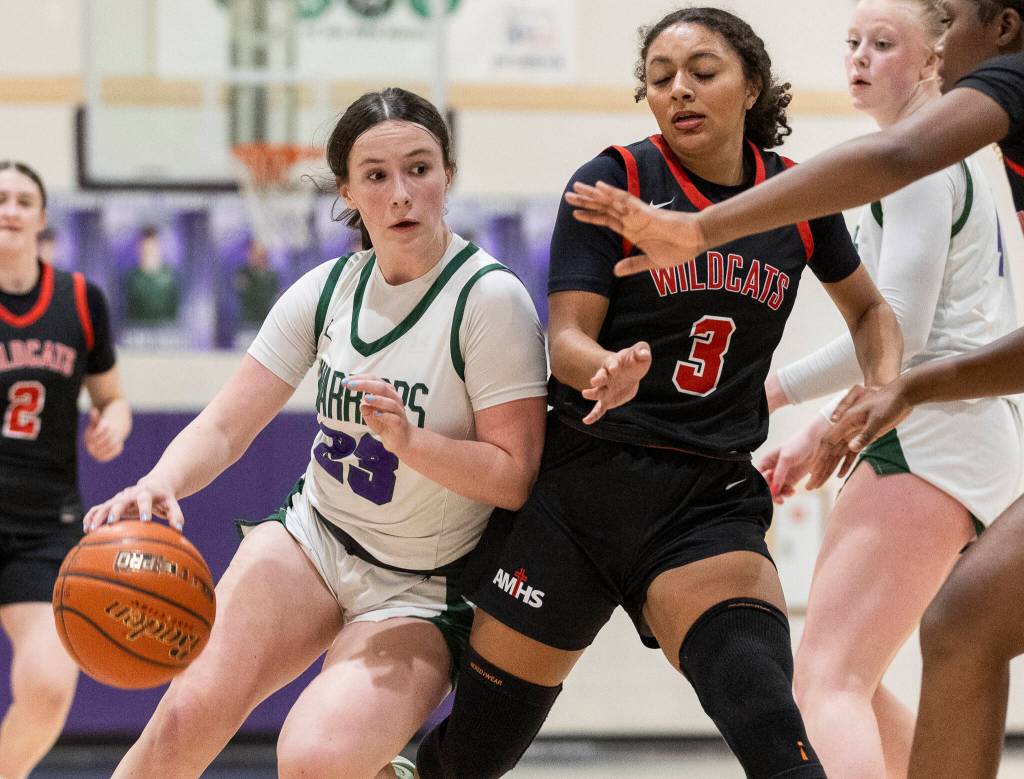 Edmonds-Woodways Sloane Franks drives to the hoop during the game against Archbishop Murphy on Tuesday, Jan. 20, 2026 in Edmonds, Washington. (Olivia Vanni / The Herald)