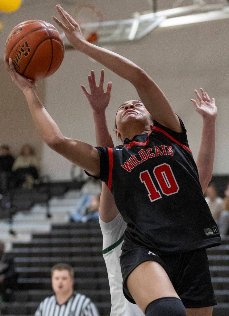 Archbishop Murphys Ashley Fletcher makes a layup during the game against Edmonds-Woodway on Tuesday, Jan. 20, 2026 in Edmonds, Washington. (Olivia Vanni / The Herald)