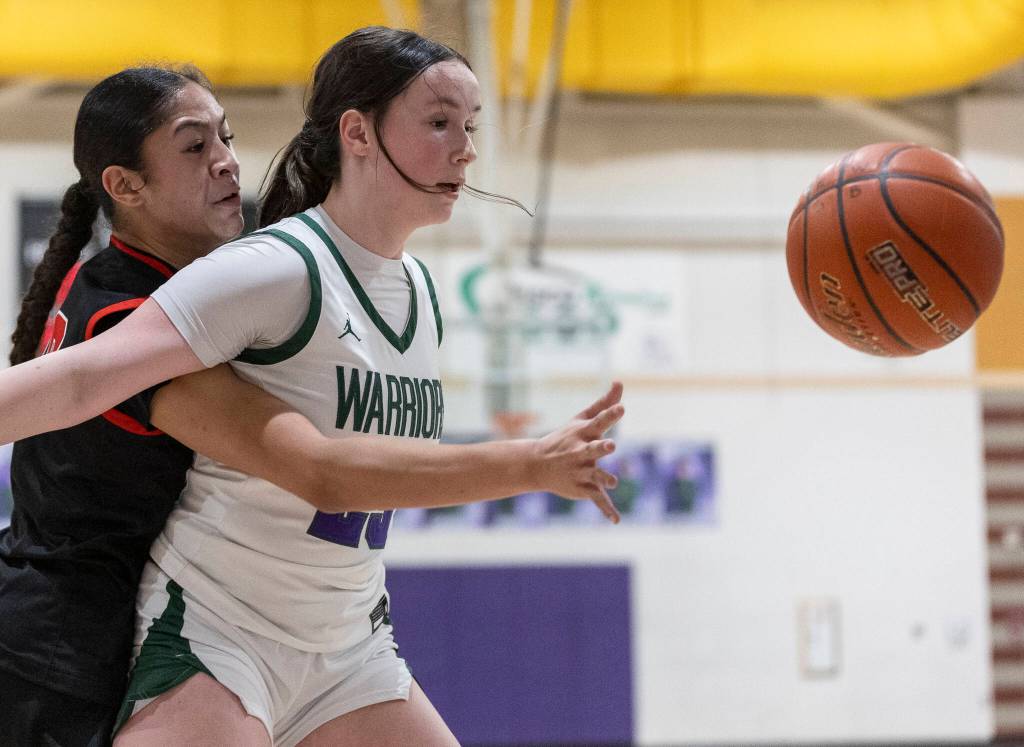 Edmonds-Woodways Sloane Franks shields Archbishop Murphys Ashley Fletcher from the ball during the game on Tuesday, Jan. 20, 2026 in Edmonds, Washington. (Olivia Vanni / The Herald)