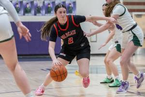 Archbishop Murphy’s Brooke Blachly drives to the hoop during the game against Edmonds-Woodway on Tuesday, Jan. 20, 2026 in Edmonds, Washington. (Olivia Vanni / The Herald)