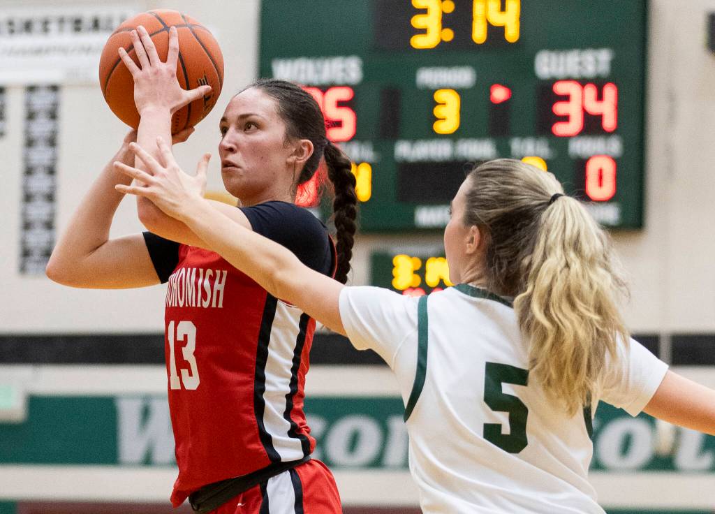 Snohomishs Sienna Capelli takes a jump shot while being guarded by Jacksons Mackenzie Pepin during the game on Thursday, Jan. 22, 2026 in Mill Creek, Washington. (Olivia Vanni / The Herald)