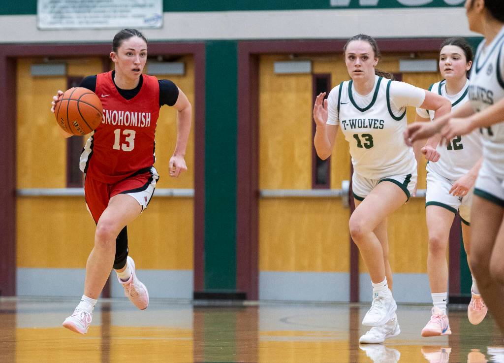 Snohomishs Sienna Capelli takes the ball up the court after a steal during the game against Jackson on Thursday, Jan. 22, 2026 in Mill Creek, Washington. (Olivia Vanni / The Herald)