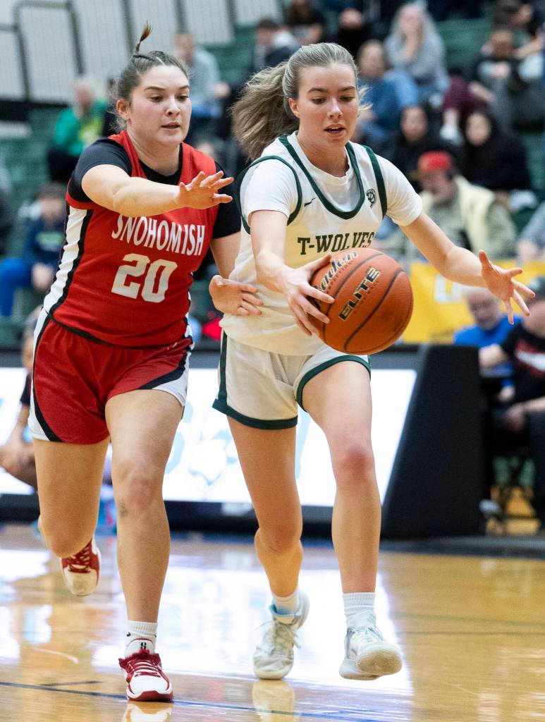 Snohomishs Danica Avalos guards Jacksons Mackenzie Pepin during the game on Thursday, Jan. 22, 2026 in Mill Creek, Washington. (Olivia Vanni / The Herald)