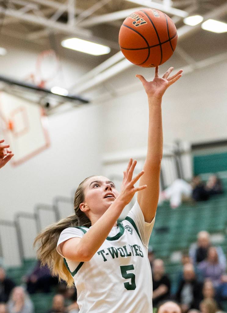 Jacksons Mackenzie Pepin makes a layup during the game against Snohomish on Thursday, Jan. 22, 2026 in Mill Creek, Washington. (Olivia Vanni / The Herald)