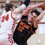 Monroes Chris Britt reaches with the ball during the game against Snohomish on Wednesday, Jan. 28, 2026 in Snohomish, Washington. (Olivia Vanni / The Herald)