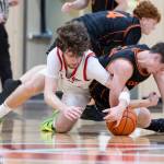 Snohomishs Grady Rohrich and Monroes Isaiah Kiehl fall to the ground to grab a loose ball during the game on Wednesday, Jan. 28, 2026 in Snohomish, Washington. (Olivia Vanni / The Herald)