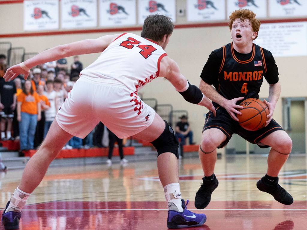 Monroes Tate Hammerquist looks to shoot the ball against Snohomishs Luke Davis during the game on Wednesday, Jan. 28, 2026 in Snohomish, Washington. (Olivia Vanni / The Herald)