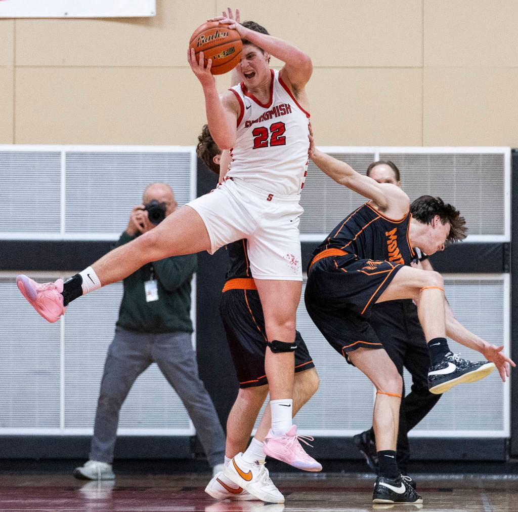 Snohomishs Deyton Wheat jumps to rebound the ball during the game against Monroe on Wednesday, Jan. 28, 2026 in Snohomish, Washington. (Olivia Vanni / The Herald)