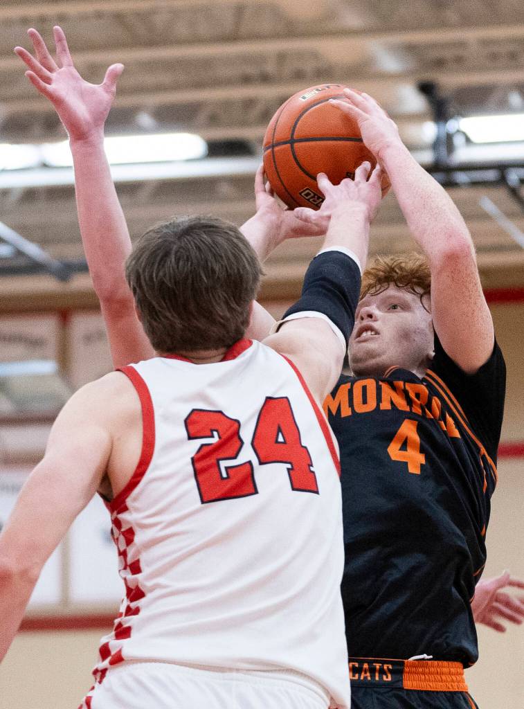 Monroes Tate Hammerquist shoots the ball against Snohomishs Luke Davis during the game on Wednesday, Jan. 28, 2026 in Snohomish, Washington. (Olivia Vanni / The Herald)