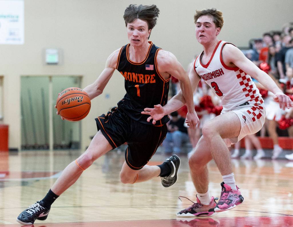 Monroes Caleb Campbell drives to the hoop against Snohomishs Cade Yoder during the game on Wednesday, Jan. 28, 2026 in Snohomish, Washington. (Olivia Vanni / The Herald)