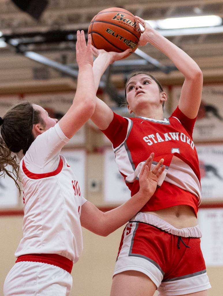 Stanwoods Dorothy Berrett takes a jump shot during the game against Snohomish on Friday, Jan. 30, 2026 in Snohomish, Washington. (Olivia Vanni / The Herald)